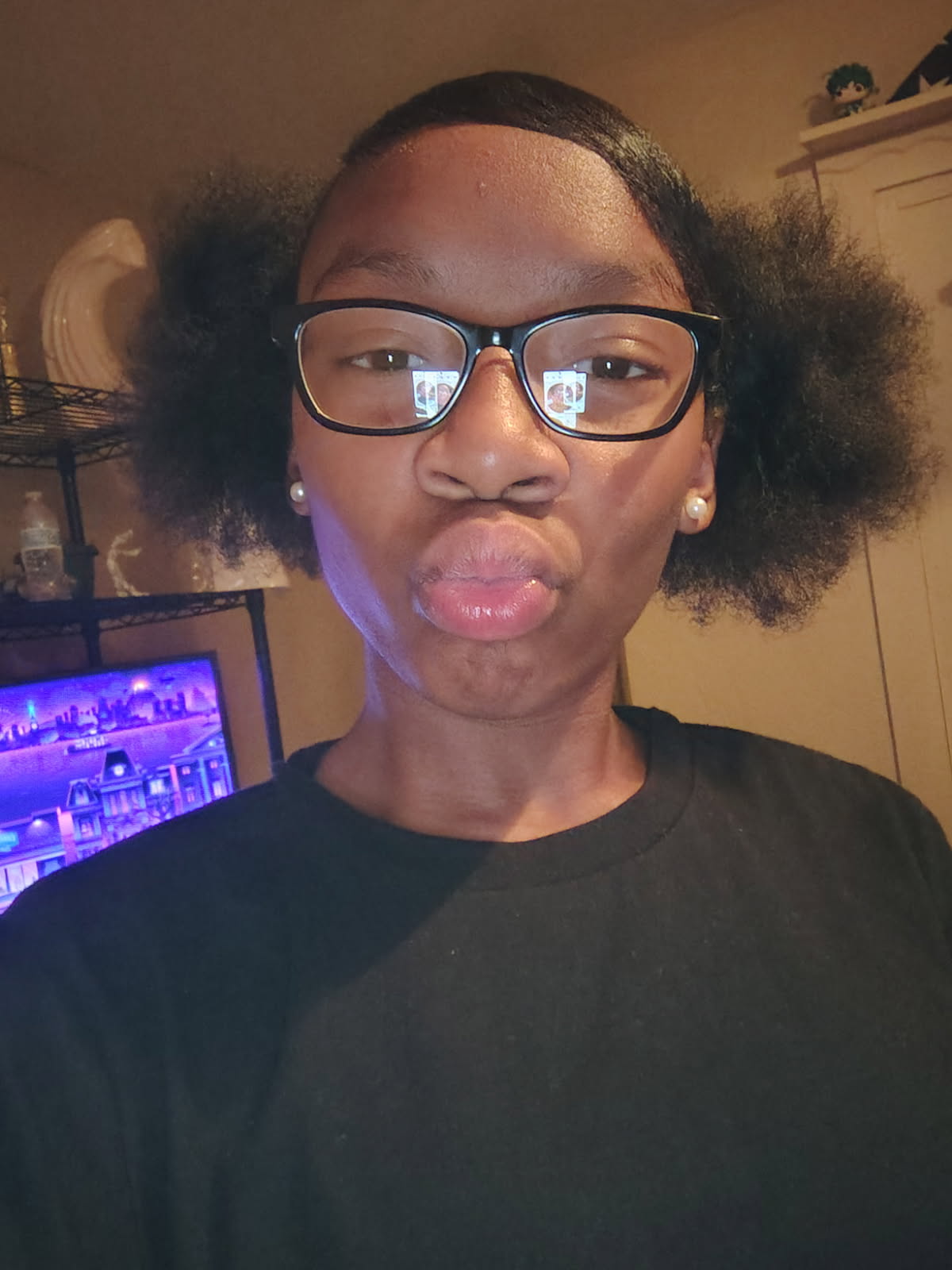 TANIYJA LA'ADA HOLLIS